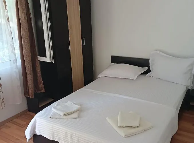 בית הארחה Casa Bibi קוסטינסטי