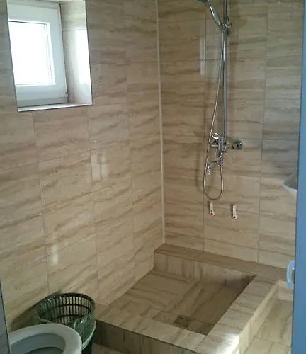 Casa Bibi 3* קוסטינסטי